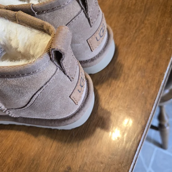 UGG Womens Classic Ultra Mini Boots - Picture 11 of 11